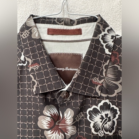 Tommy Bahama Men’s Short Sleeve Hawaiian style shirt Size small - Picture 2 of 4